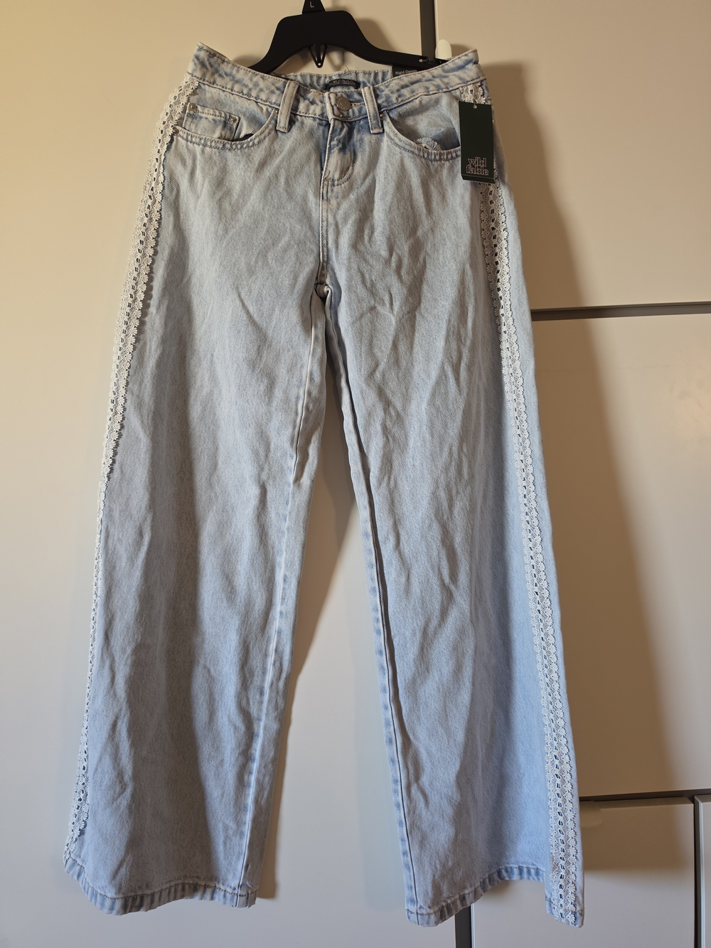 Light Wash Women's Wide-Leg Jeans with Side Lace Trim